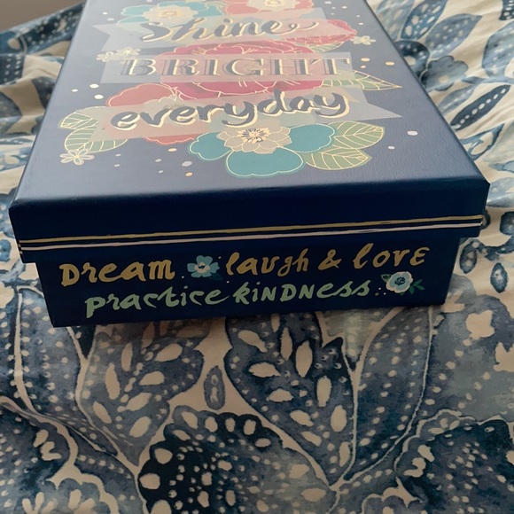 NWOT BEAUTIFUL KEEPSAKE BOX - Picture 2 of 7